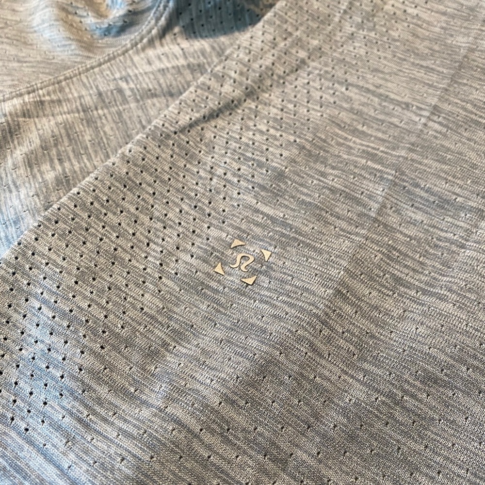 Lululemon tee
